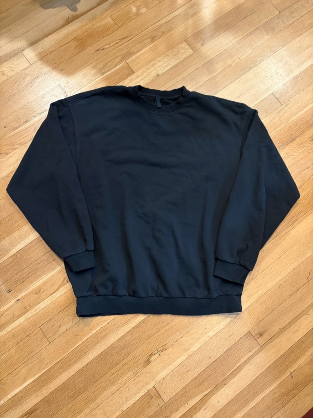 SKIMS Black Crewneck Sweatshirt - Classic Pullover